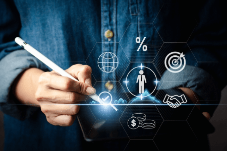 CRM (Customer Relationship Management)